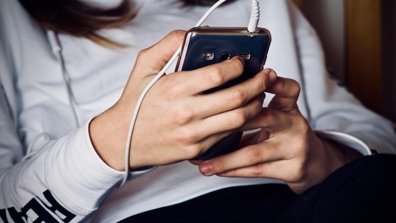音频与配件生态：耳机与周边补充 示意图